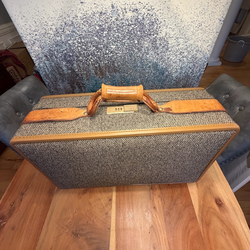 Hartmann Vintage Mid-Century Tweed Suitcase with Toile Interior (EUC) - Picture 10 of 14